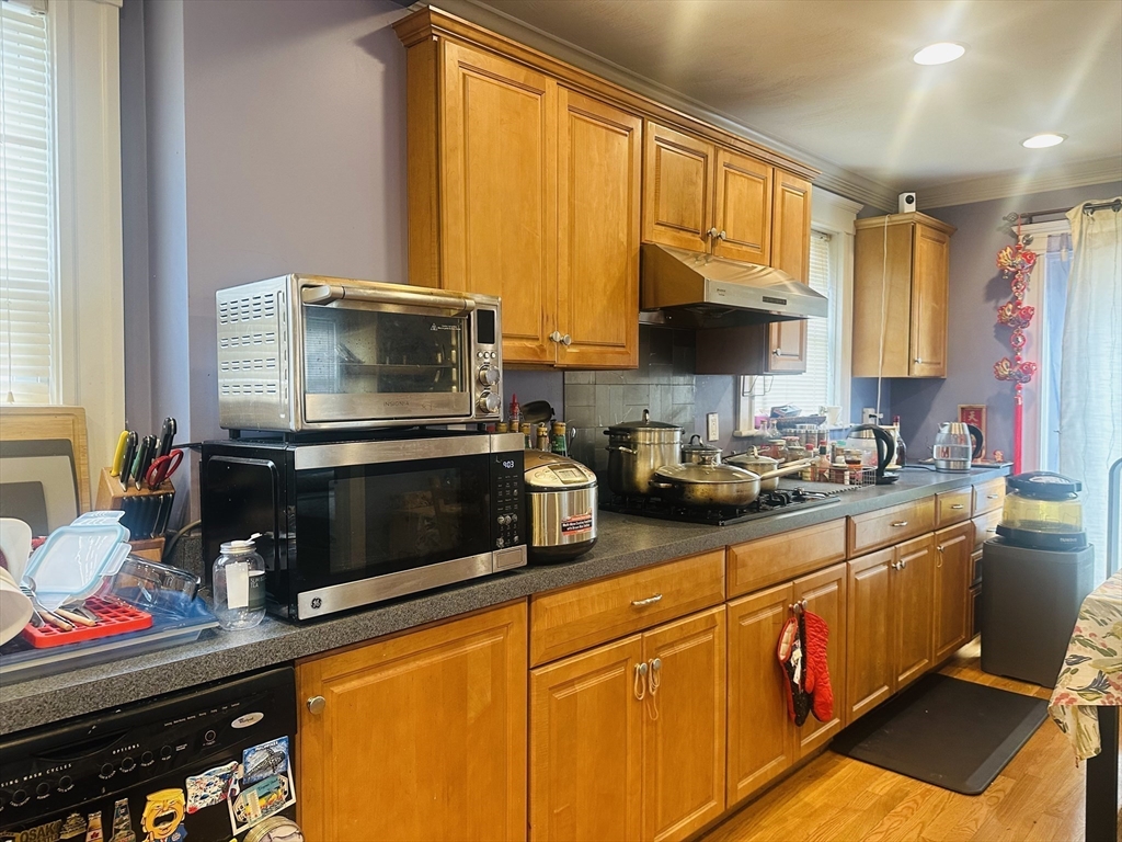 5 bed, 2 bath apartment for rent at 101 Faneuil St, Brighton — photo 11 of 16