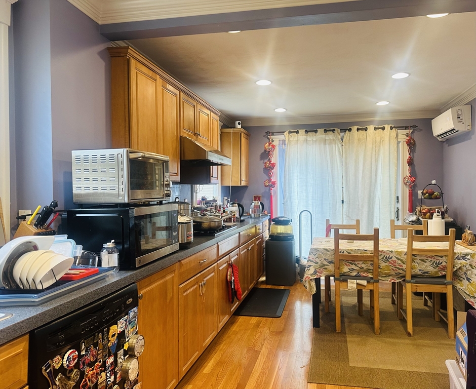 5 bed, 2 bath apartment for rent at 101 Faneuil St, Brighton — photo 10 of 16