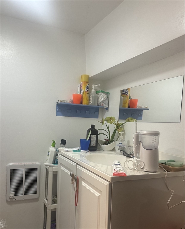 5 bed, 2 bath apartment for rent at 101 Faneuil St, Brighton — photo 15 of 16