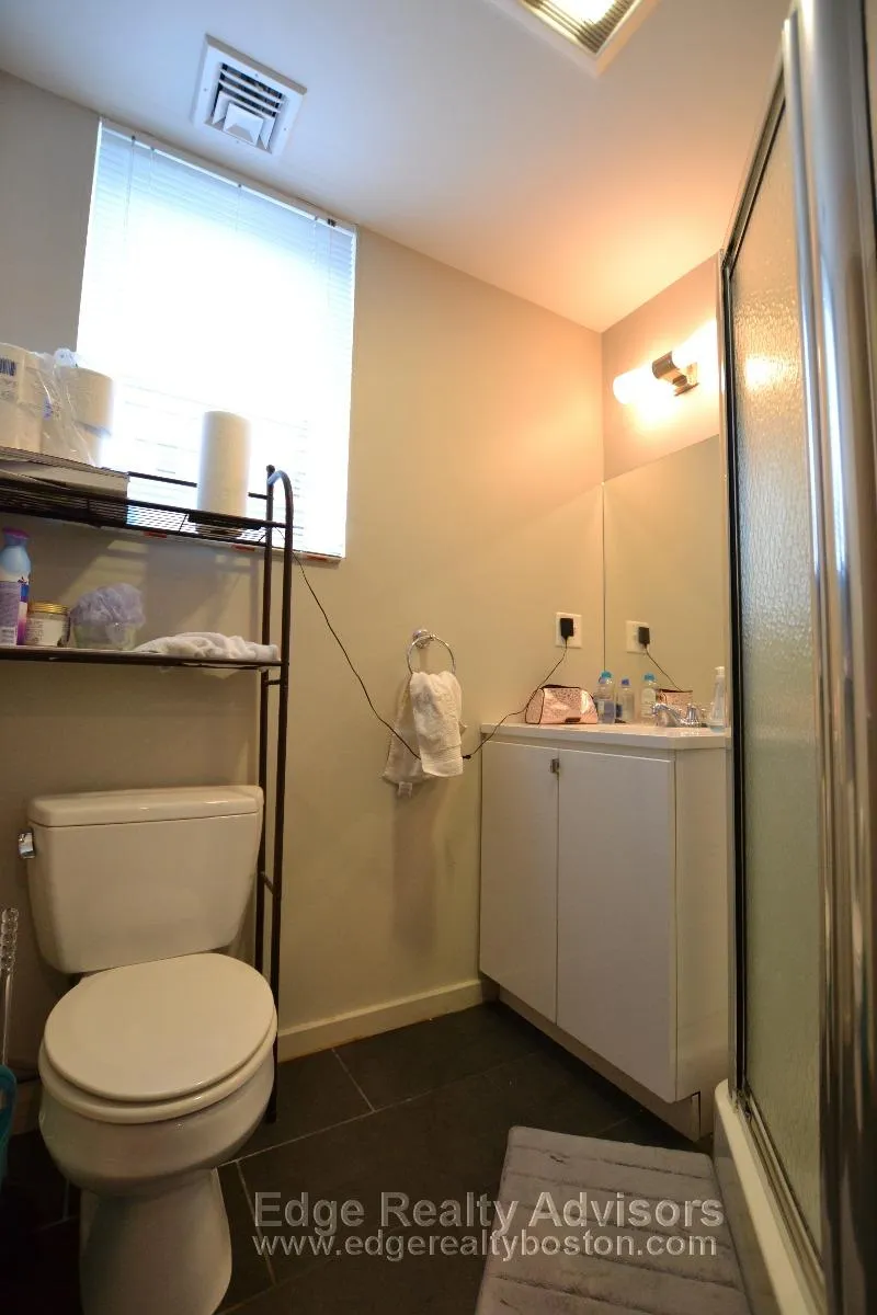 5 bed, 2.5 bath apartment for rent at 101 Glenville Ave Unit 1, Brighton — photo 11 of 15