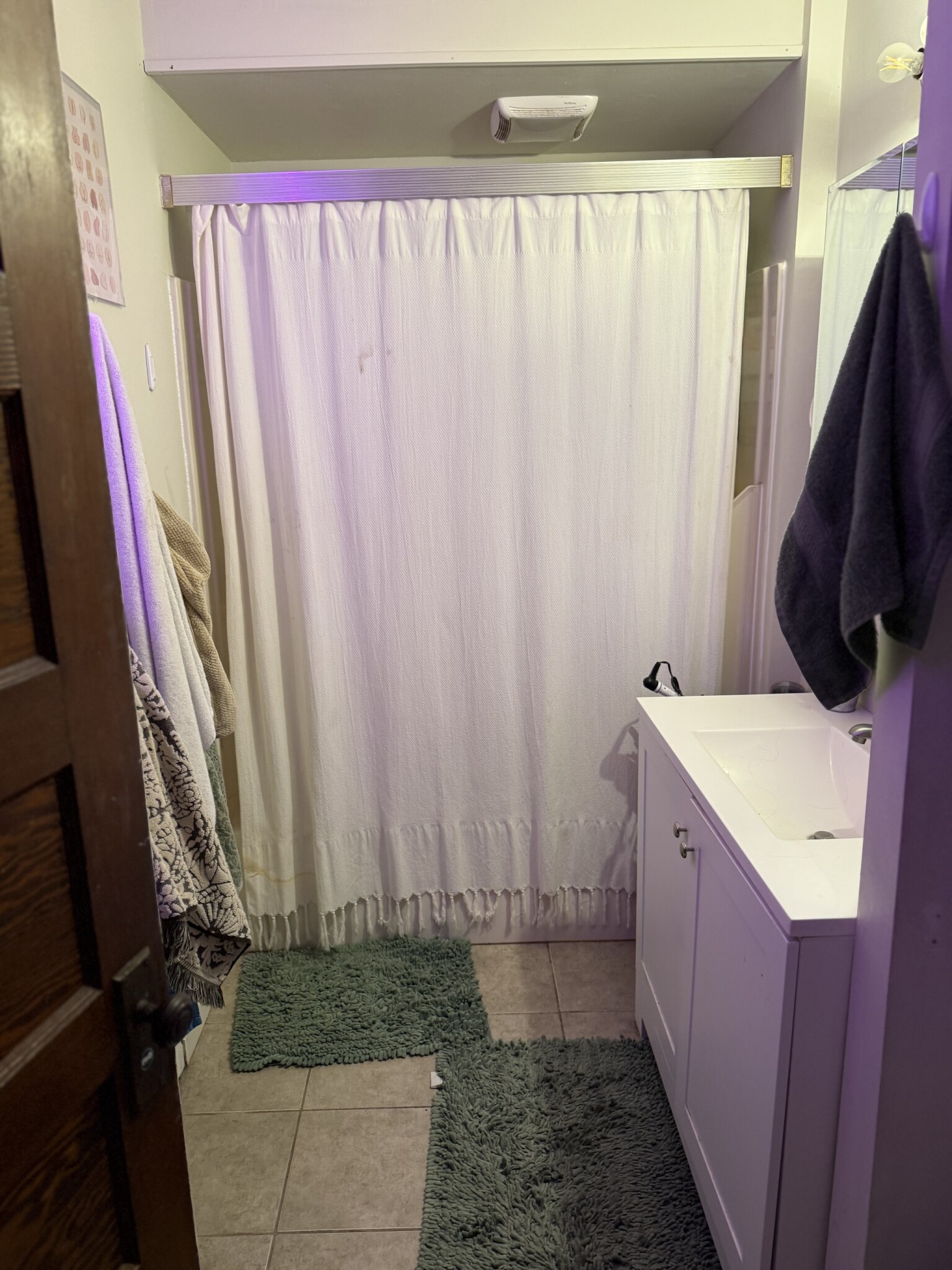 3.5 bed, 1 bath apartment for rent at 101 Heath St Unit 1 Copy, Winter Hill — photo 1 of 19