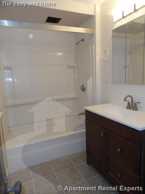 4 bed, 1 bath apartment for rent at 101 Heath St Unit 1, Winter Hill — photo 7 of 10