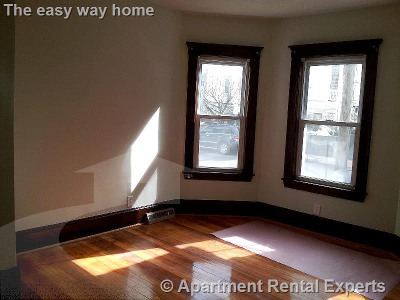 4 bed, 1 bath apartment for rent at 101 Heath St Unit 1, Winter Hill — photo 5 of 10