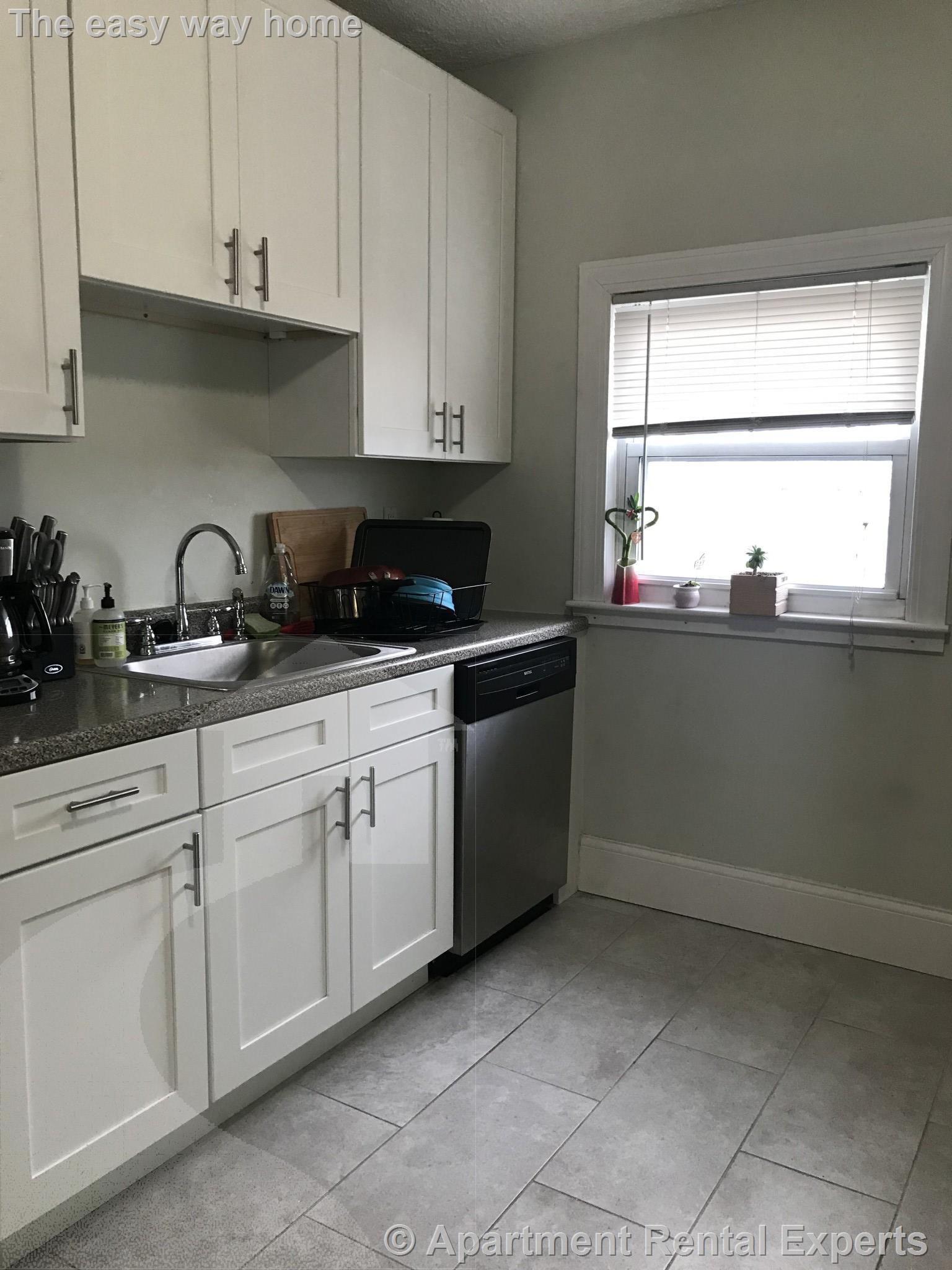 4 bed, 1 bath apartment for rent at 101 Heath St Unit 2, Winter Hill — photo 1 of 9