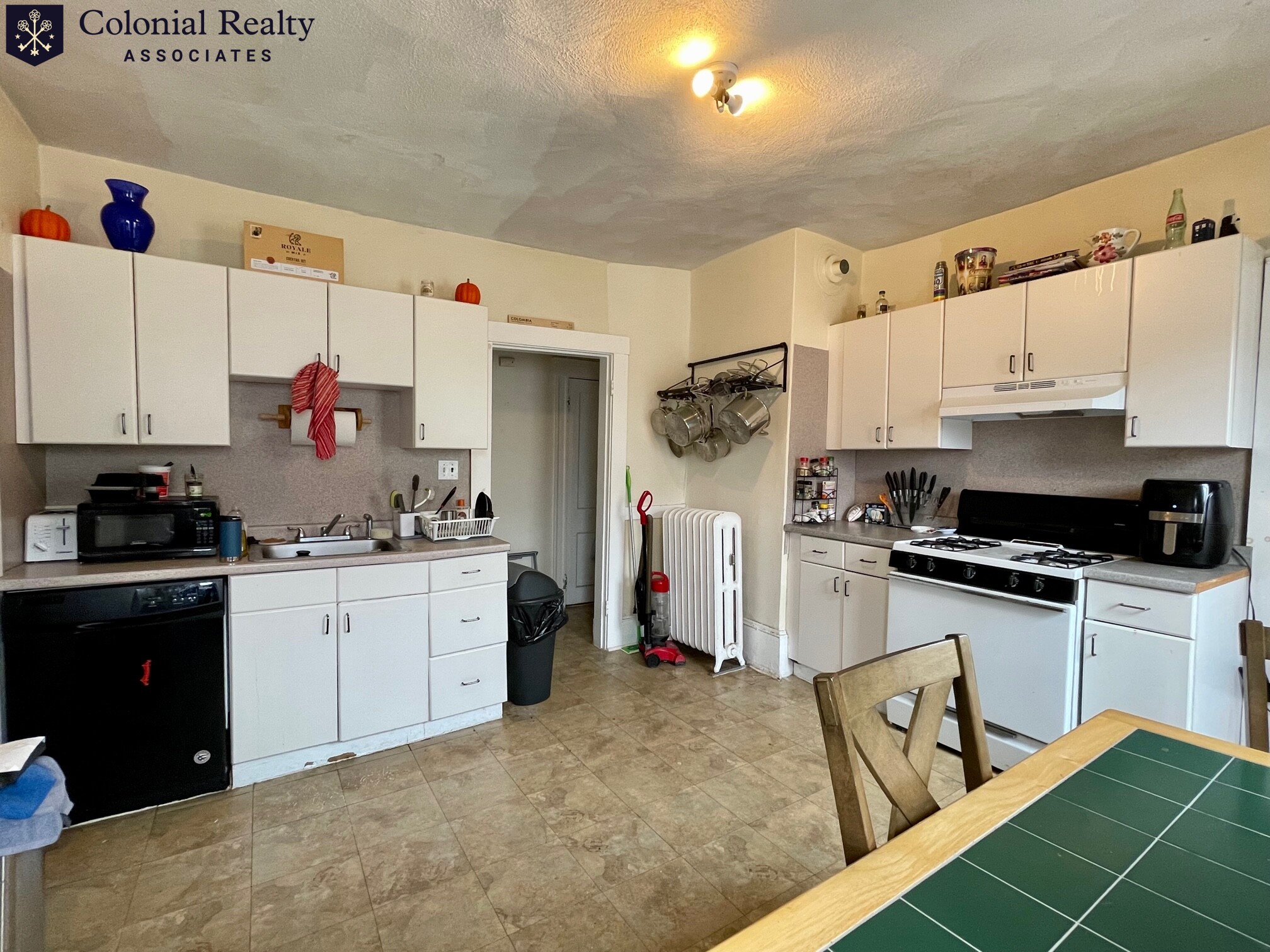 4 bed, 1 bath apartment for rent at 101 Kilsyth Rd Unit 7 COPY COPY, Brighton — photo 2 of 10