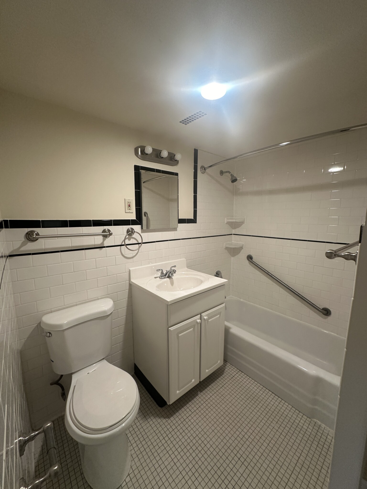 1 bed, 1 bath apartment for rent at 101 Monmouth Ct Unit 105, Longwood — photo 11 of 29