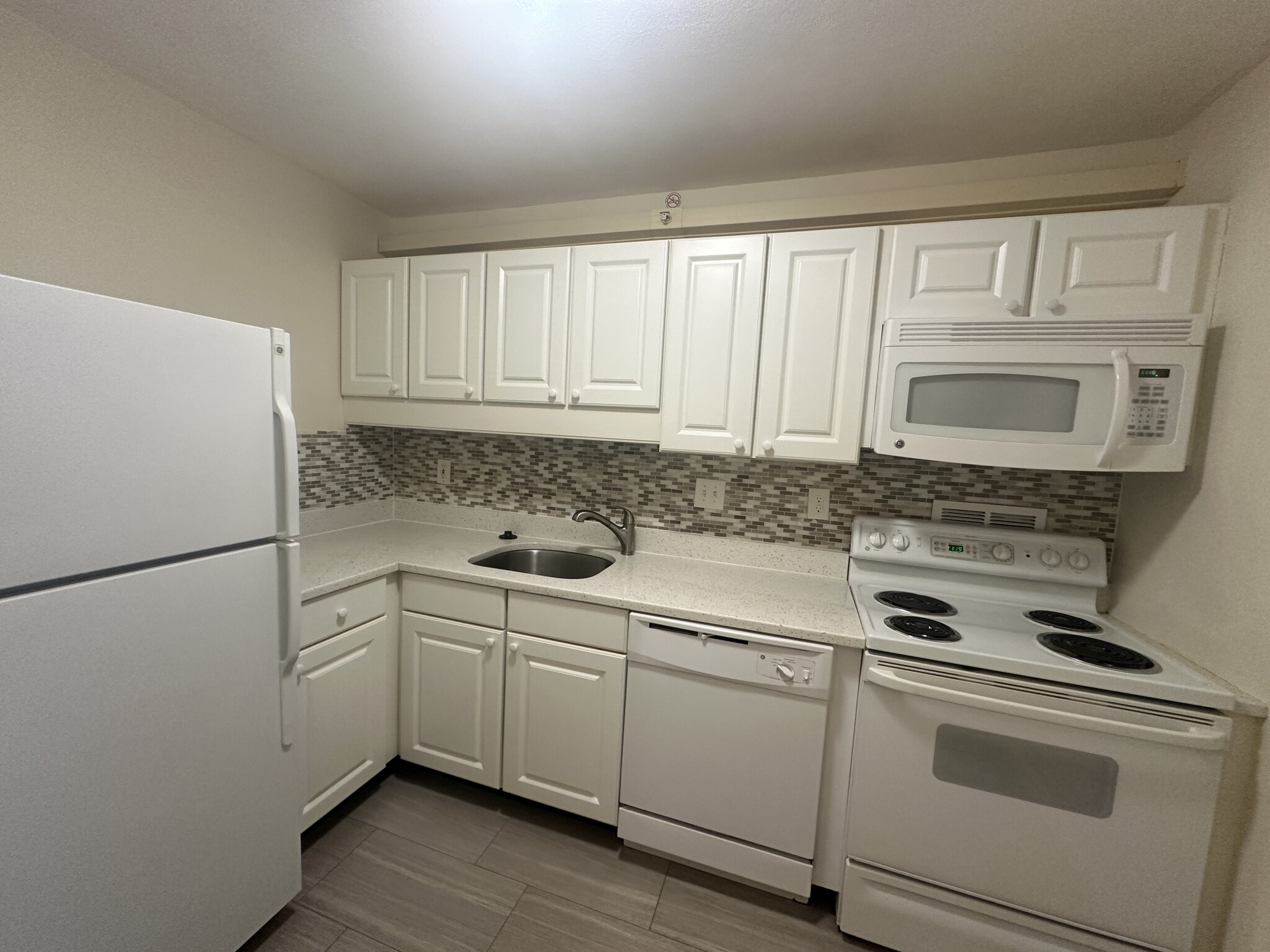 1 bed, 1 bath apartment for rent at 101 Monmouth Ct Unit 105, Longwood — photo 1 of 29