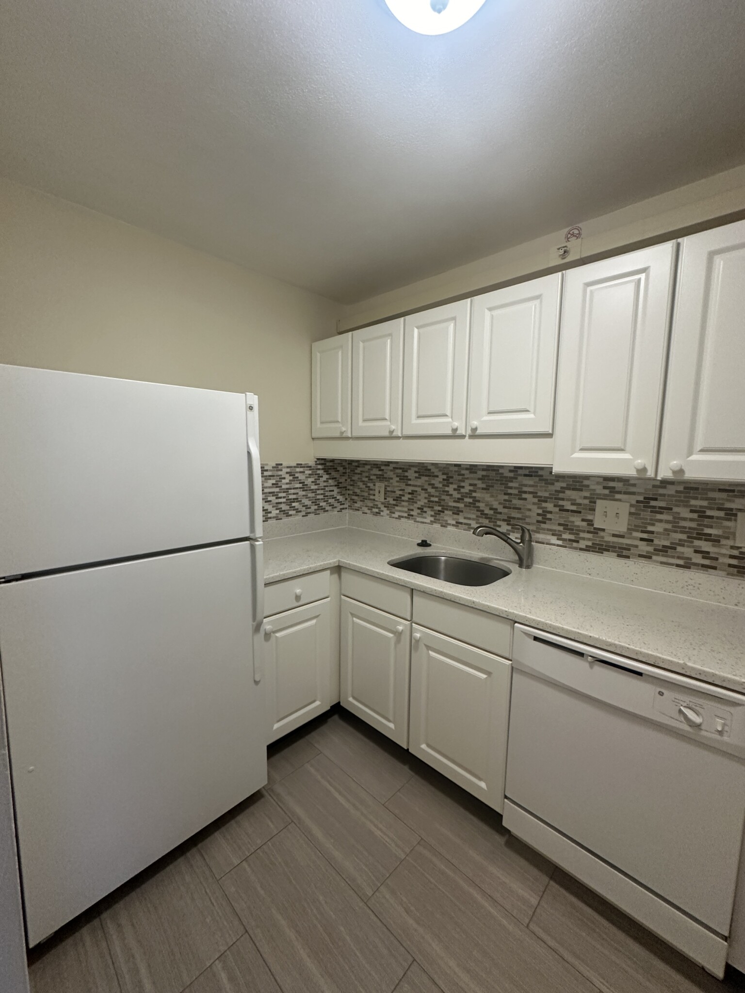Studio bed, 1 bath apartment for rent at 101 Monmouth Ct Unit 216, Longwood — photo 1 of 29