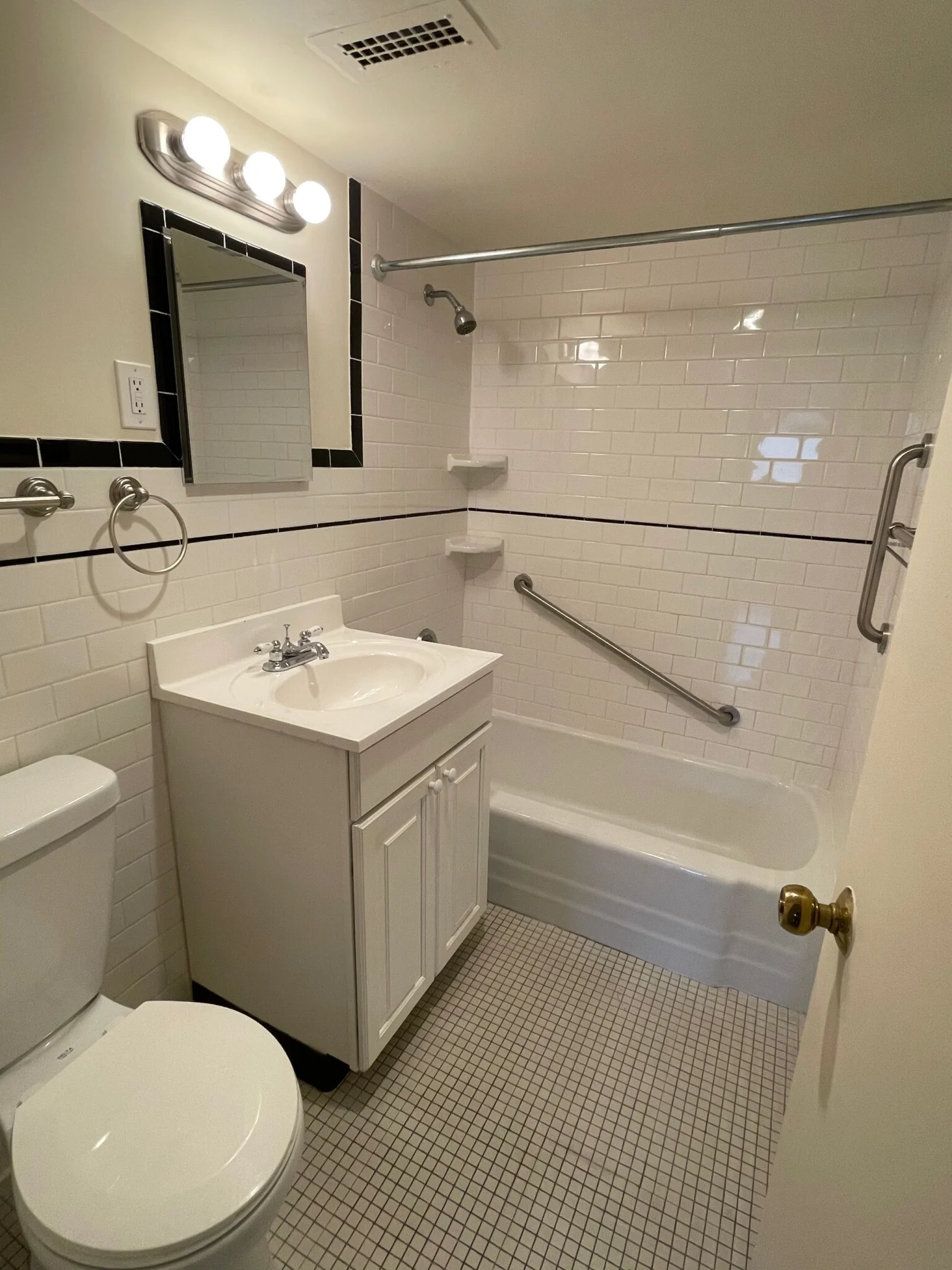 1 bed, 1 bath apartment for rent at 101 Monmouth St Unit 208, Longwood — photo 5 of 11