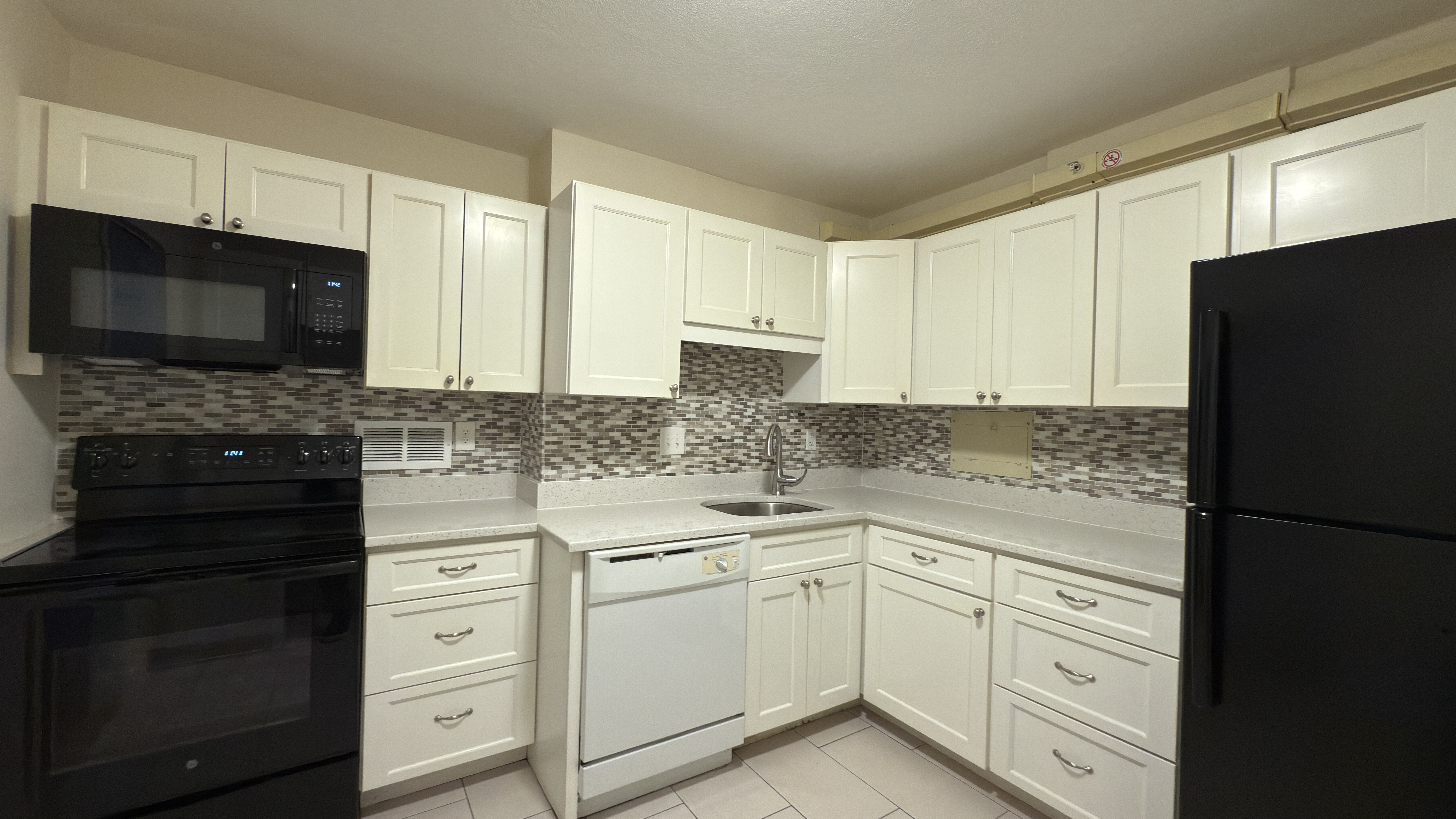 3 bed, 2 bath apartment for rent at 101 Monmouth St Unit 401, Longwood — photo 1 of 15