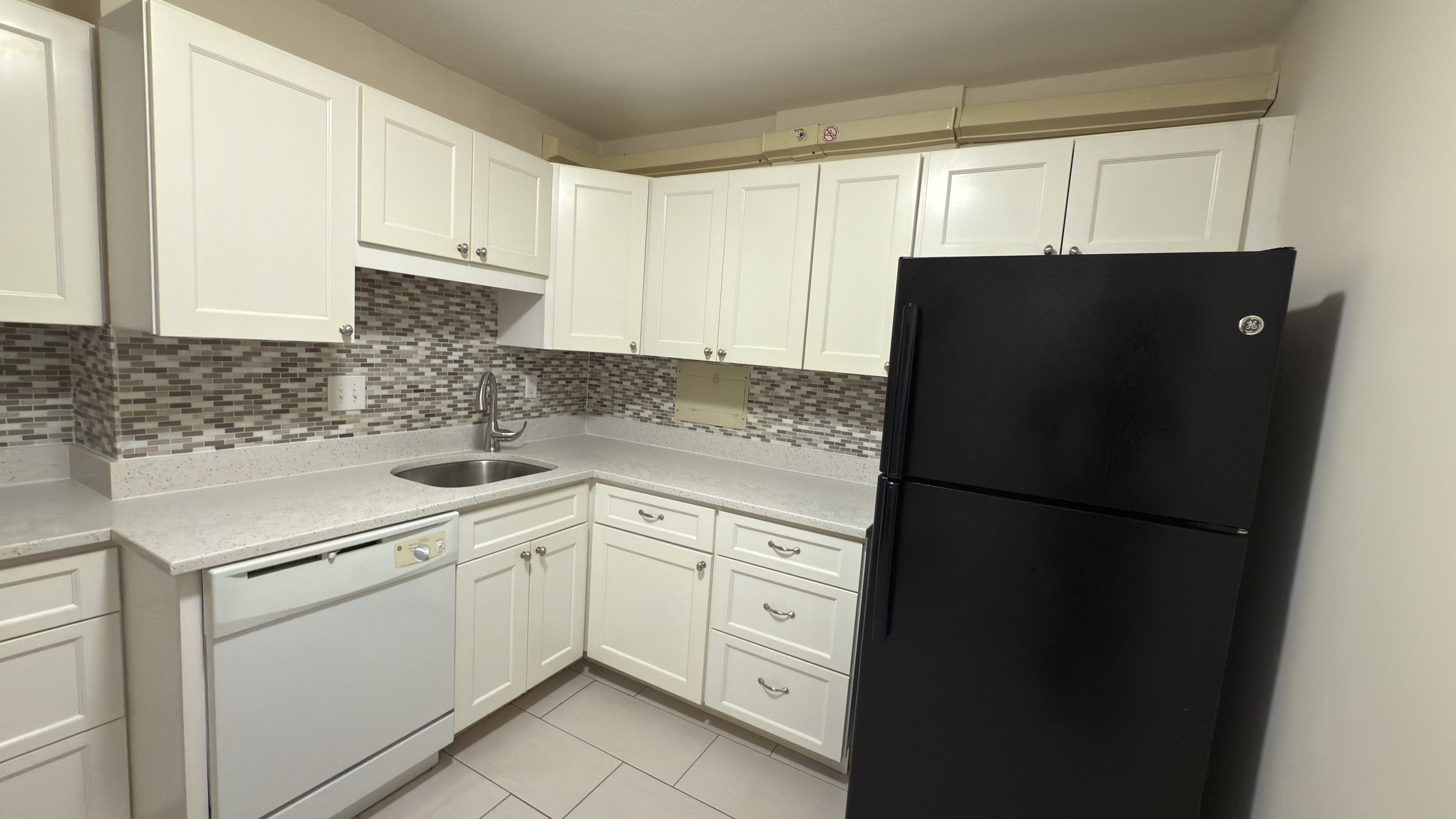 3 bed, 2 bath apartment for rent at 101 Monmouth St Unit 401, Longwood — photo 3 of 15