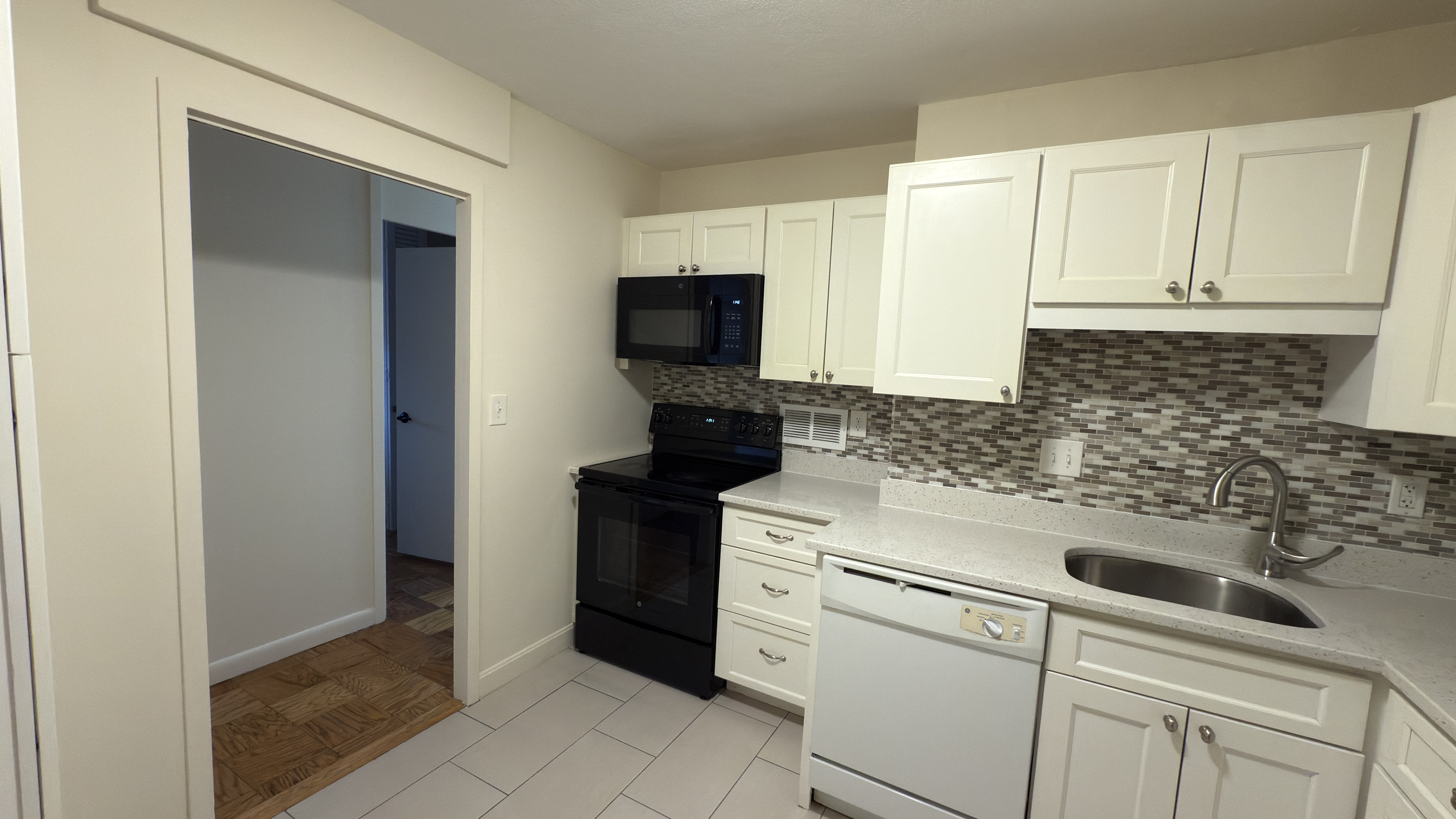 3 bed, 2 bath apartment for rent at 101 Monmouth St Unit 401, Longwood — photo 4 of 15