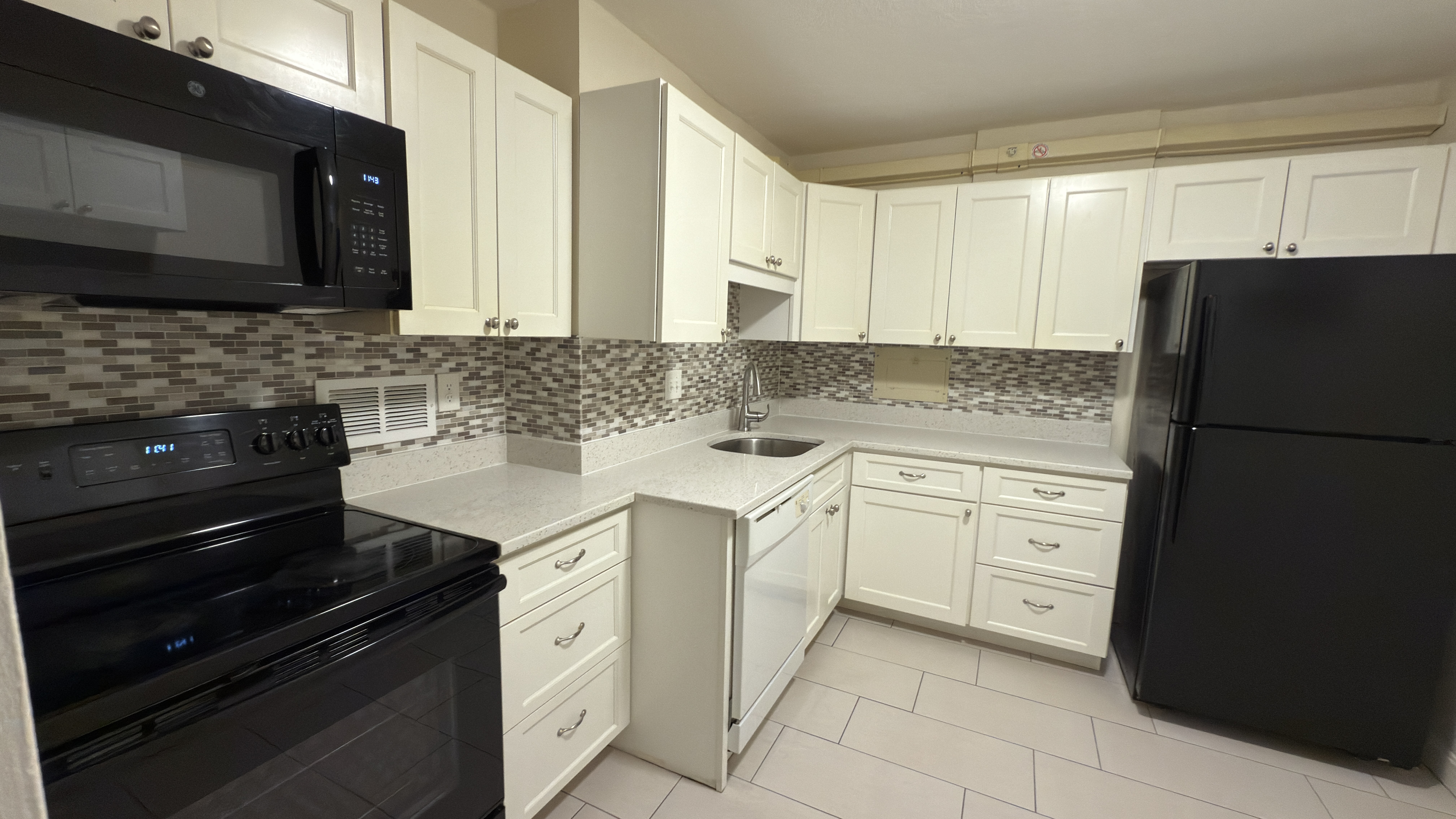3 bed, 2 bath apartment for rent at 101 Monmouth St Unit 401, Longwood — photo 5 of 15