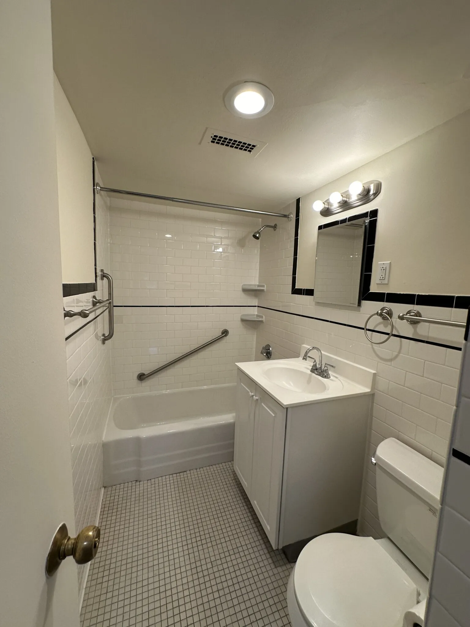1 bed, 1 bath apartment for rent at 101 Monmouth St Unit 516, Longwood — photo 11 of 19