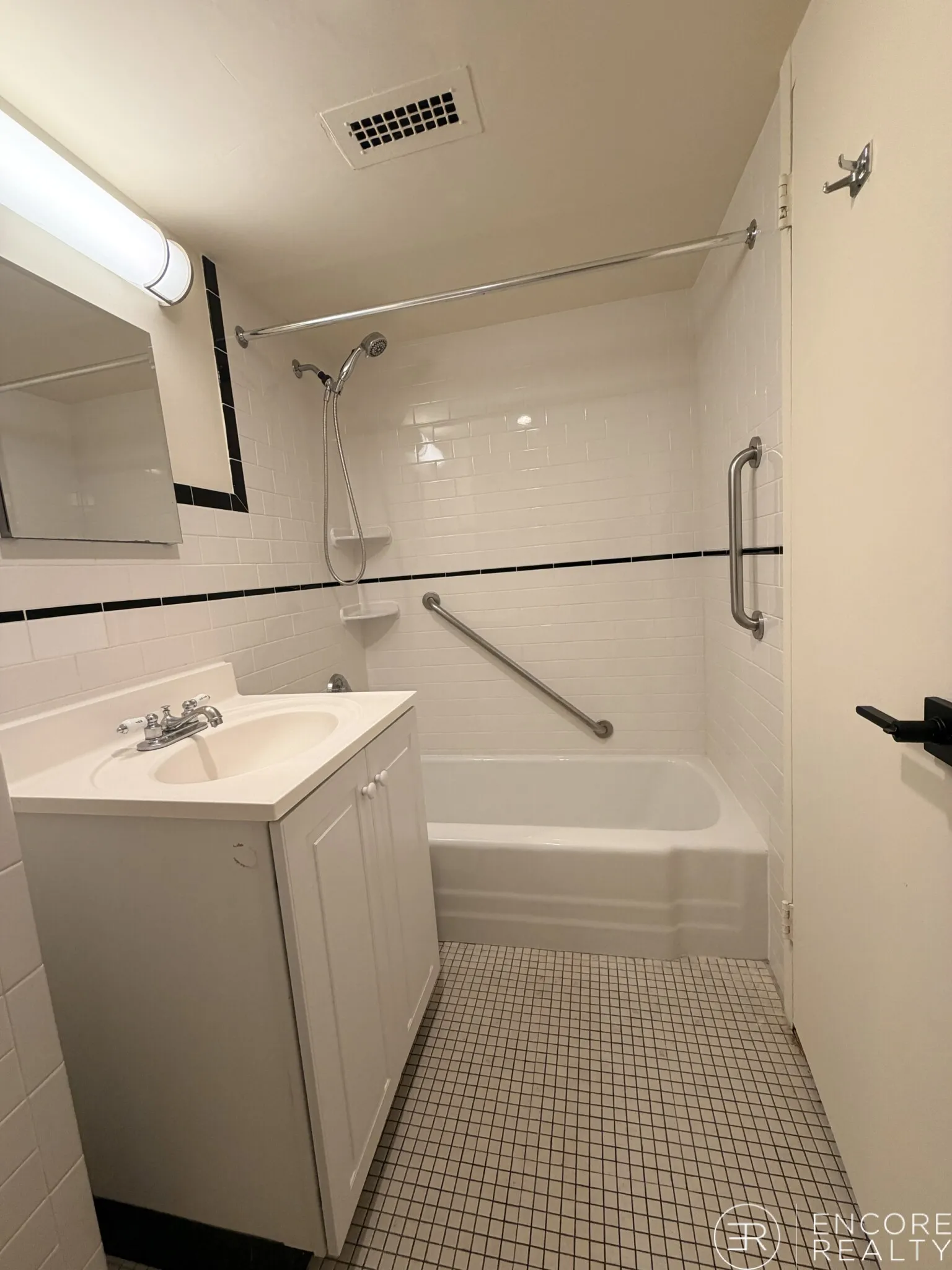 3 bed, 2 bath apartment for rent at 101 Monmouth St Unit 601A, Longwood — photo 18 of 32
