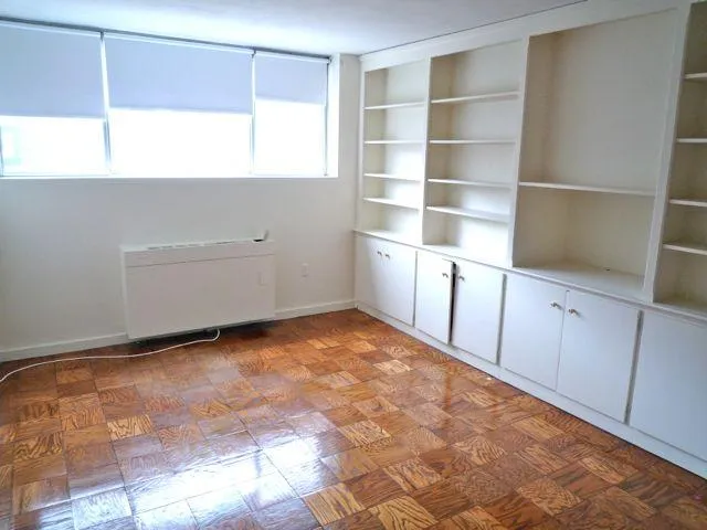 3 bed, 2 bath apartment for rent at 101 Monmouth St Unit 6601, Longwood — photo 2 of 14