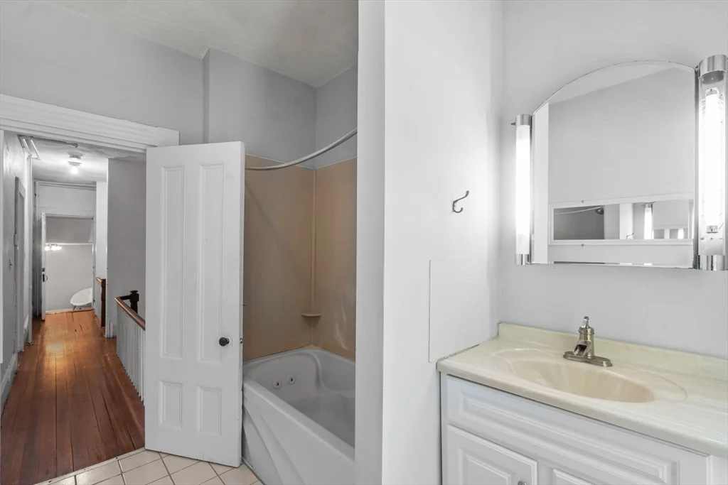 4 bed, 2 bath apartment for rent at 101 Mount Pleasant Ave Unit 101, Roxbury — photo 16 of 29