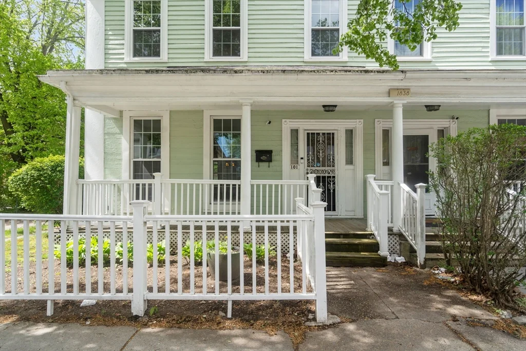 4 bed, 2 bath apartment for rent at 101 Mount Pleasant Ave Unit 101, Roxbury — photo 1 of 29