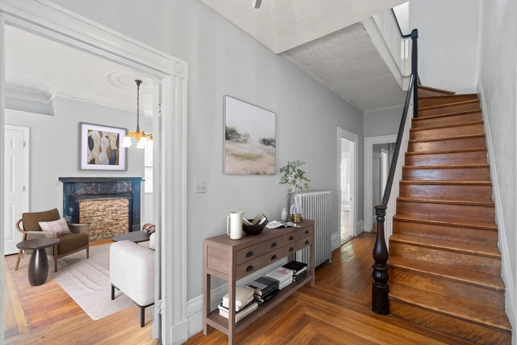 4 bed, 2 bath apartment for rent at 101 Mount Pleasant Ave Unit 101, Roxbury — photo 4 of 29