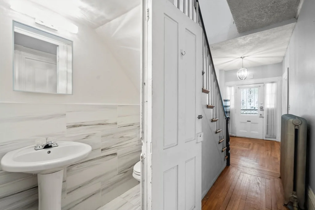 4 bed, 2 bath apartment for rent at 101 Mount Pleasant Ave Unit 101, Roxbury — photo 10 of 29