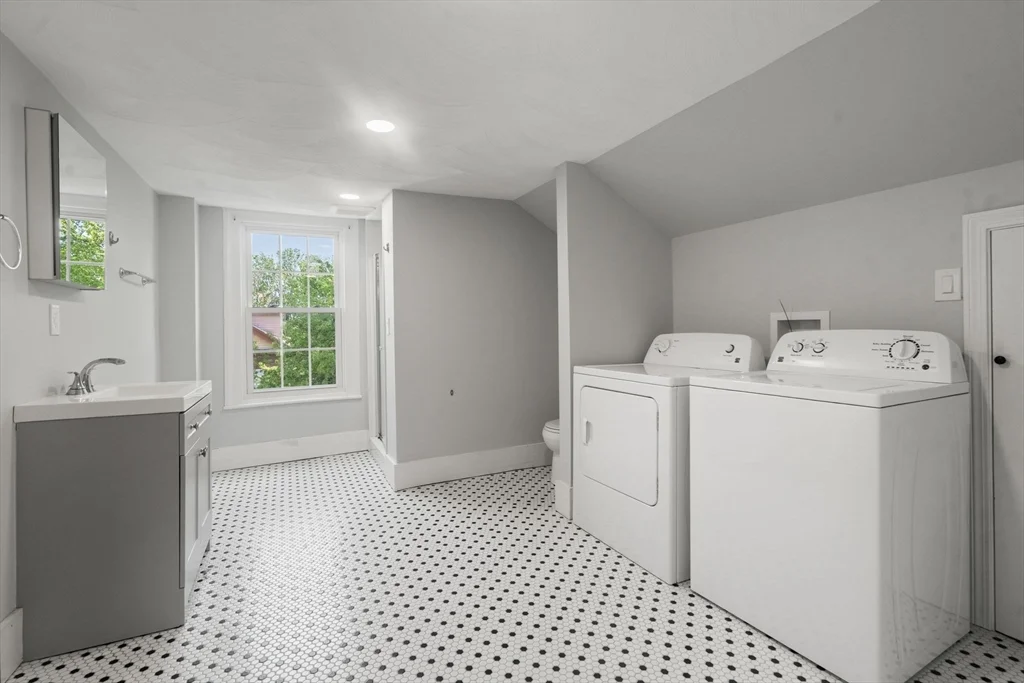 4 bed, 2 bath apartment for rent at 101 Mount Pleasant Ave Unit 101, Roxbury — photo 24 of 29