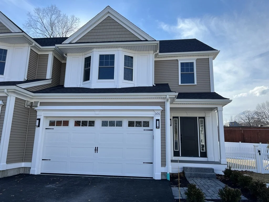 3 bed, 3 bath apartment for rent at 101 Oakdale Ave Unit 1, Oakdale — photo 1 of 20