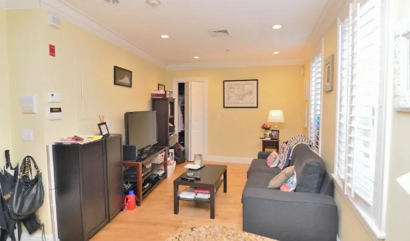 1 bed, 1 bath apartment for rent at 101 Prince Unit 6, North End — photo 2 of 9
