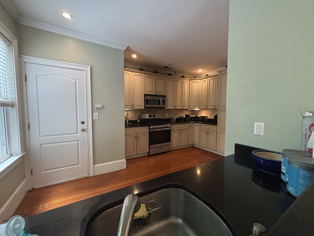 5 bed, 3 bath apartment for rent at 101 Sawyer Ave Unit 2, Dorchester — photo 5 of 31