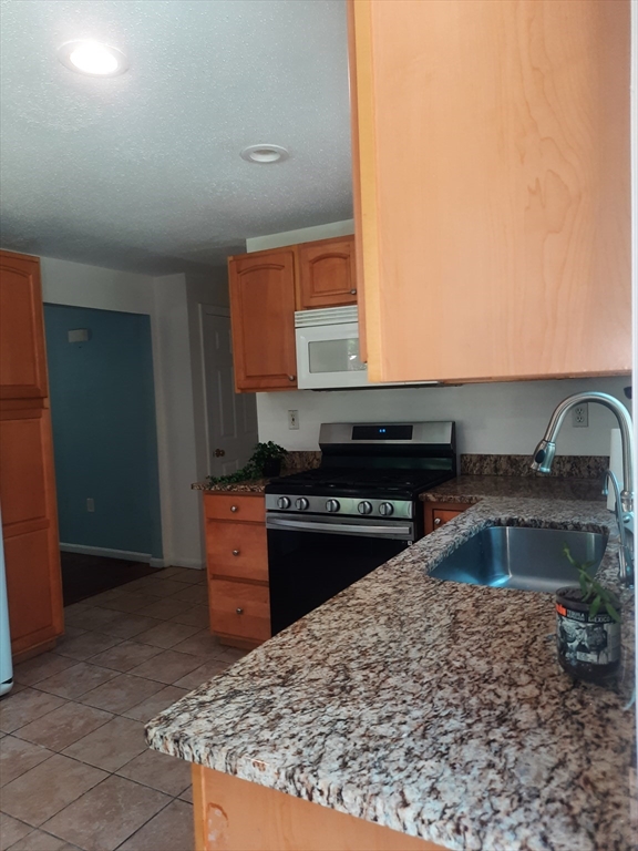 3 bed, 1 bath apartment for rent at 101 Sparks Unit 3, Lowell — photo 8 of 34