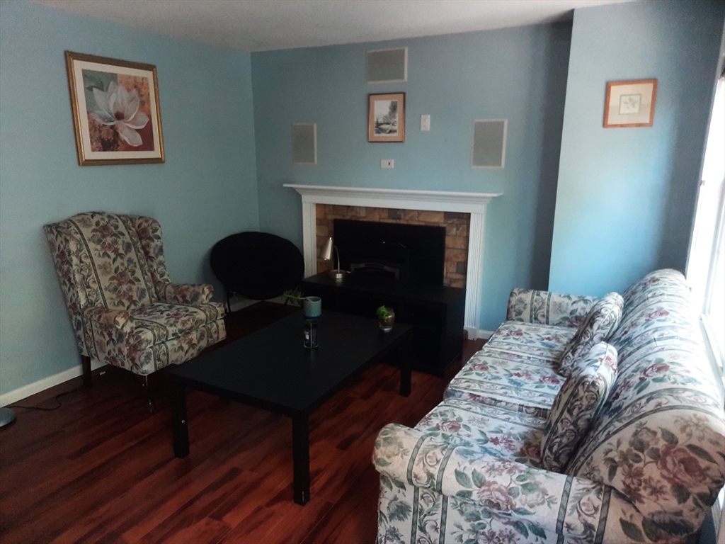 3 bed, 1 bath apartment for rent at 101 Sparks Unit 3, Lowell — photo 3 of 34