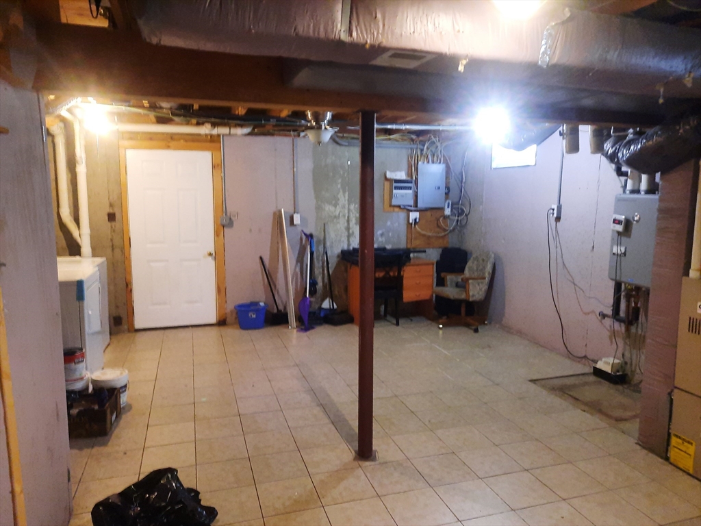3 bed, 1 bath apartment for rent at 101 Sparks Unit 3, Lowell — photo 24 of 34