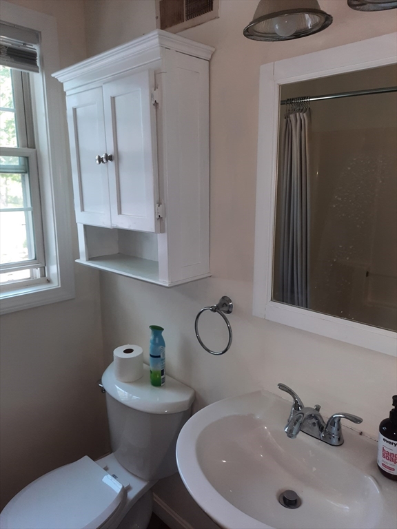 3 bed, 1 bath apartment for rent at 101 Sparks Unit 3, Lowell — photo 20 of 34