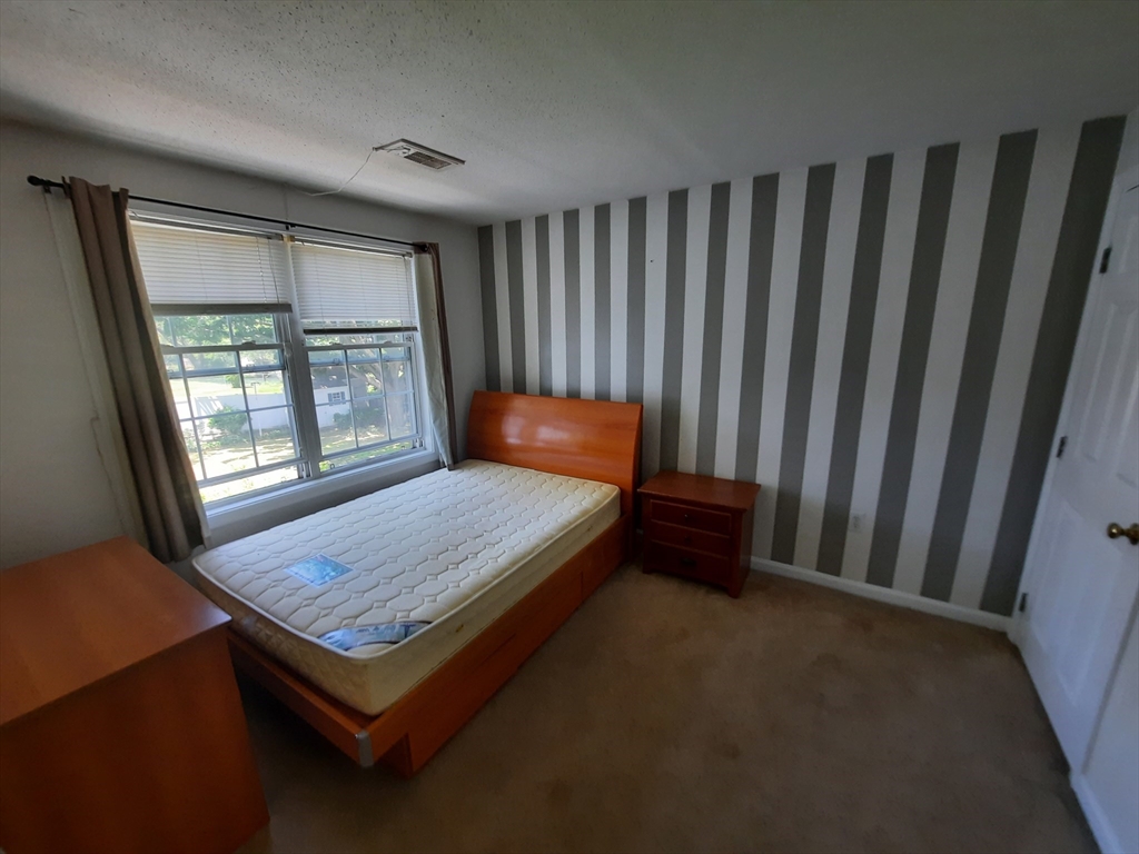 3 bed, 1 bath apartment for rent at 101 Sparks Unit 3, Lowell — photo 17 of 34