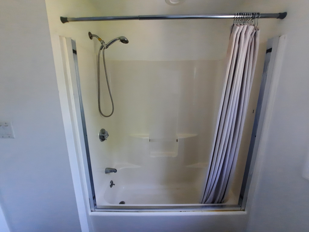 3 bed, 1 bath apartment for rent at 101 Sparks Unit 3, Lowell — photo 21 of 34