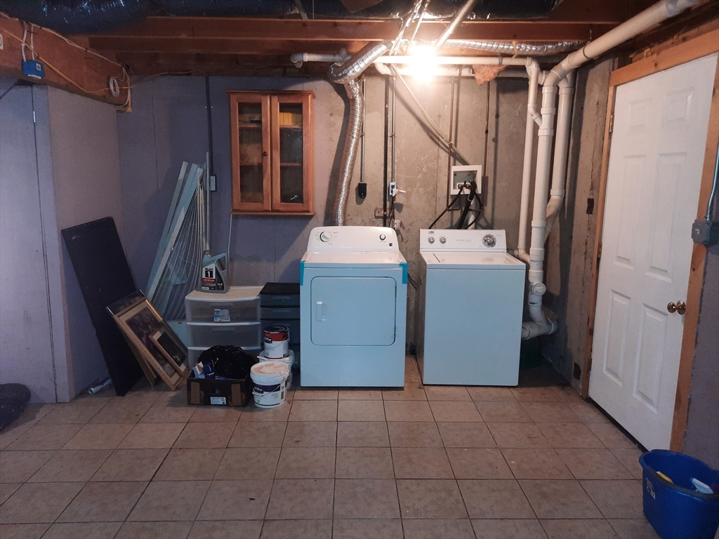 3 bed, 1 bath apartment for rent at 101 Sparks Unit 3, Lowell — photo 27 of 34