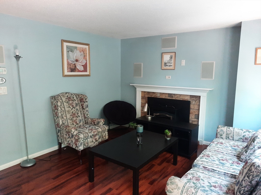 3 bed, 1 bath apartment for rent at 101 Sparks Unit 3, Lowell — photo 4 of 34