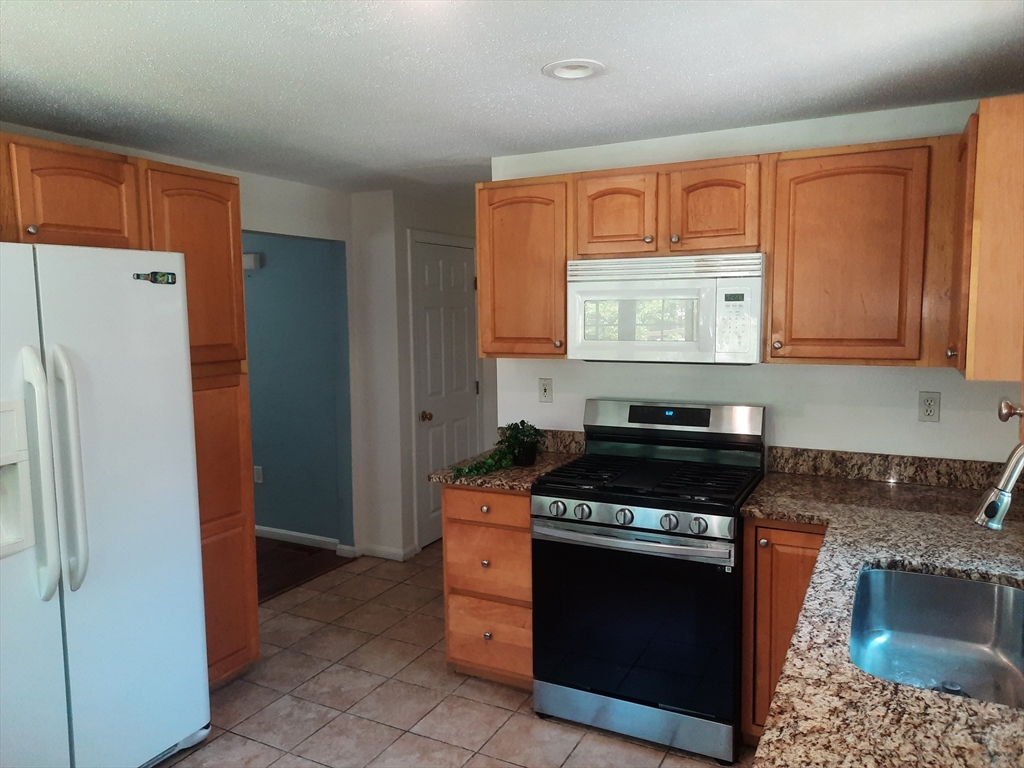 3 bed, 1 bath apartment for rent at 101 Sparks Unit 3, Lowell — photo 10 of 34
