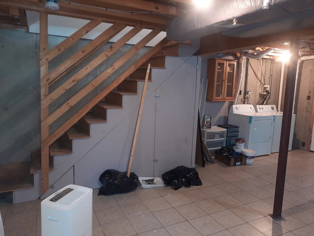 3 bed, 1 bath apartment for rent at 101 Sparks Unit 3, Lowell — photo 25 of 34