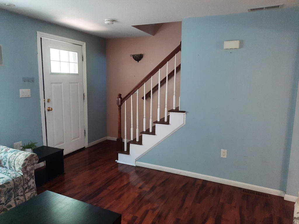 3 bed, 1 bath apartment for rent at 101 Sparks Unit 3, Lowell — photo 6 of 34