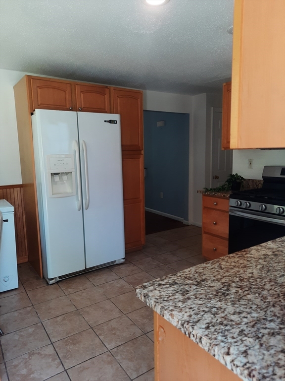 3 bed, 1 bath apartment for rent at 101 Sparks Unit 3, Lowell — photo 9 of 34