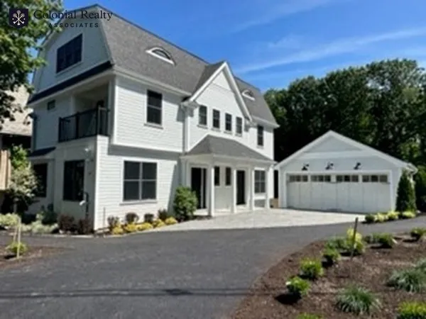 4 bed, 3.5 bath apartment for rent at 101 Sumner Rd Unit 1, Brookline — photo 15 of 18