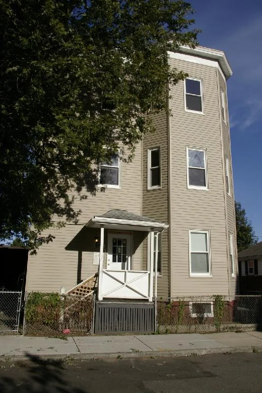 3 bed, 2 bath apartment for rent at 101 Sydney St Unit 1, Dorchester — photo 13 of 13