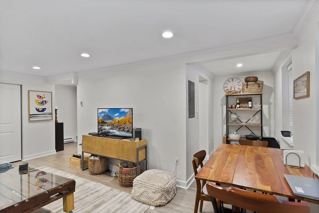 2 bed, 2 bath apartment for rent at 101 W Springfield St Unit 1, South End — photo 3 of 20