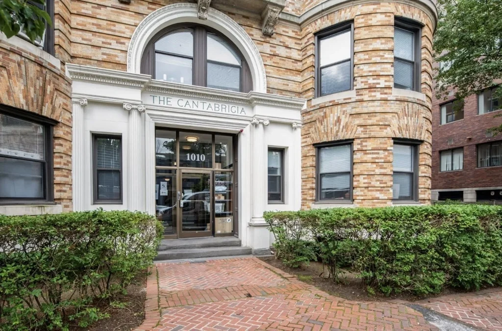 2 bed, 1 bath apartment for rent at 1010 Massachusetts Ave Unit 60, Riverside
