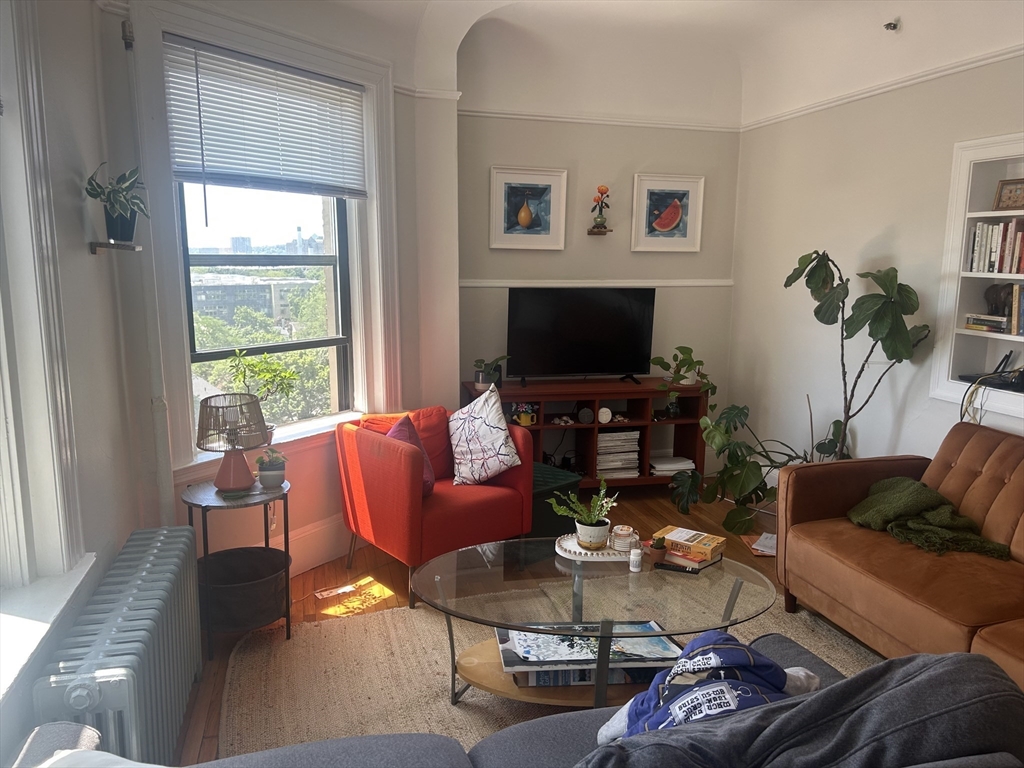 2 bed, 1 bath apartment for rent at 1010 Massachusetts Ave Unit 66, Harvard Square — photo 3 of 17