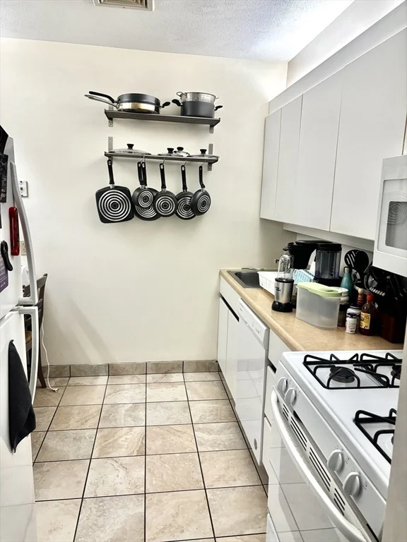 1 bed, 1 bath apartment for rent at 1010 Middle Unit 1, Weymouth — photo 5 of 18