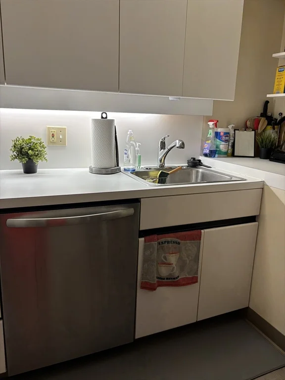 2 bed, 2 bath apartment for rent at 1010 Middle Unit 10, Weymouth — photo 5 of 16