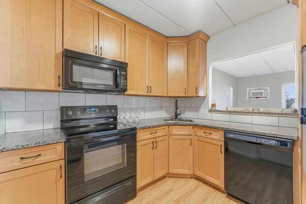 2 bed, 1 bath apartment for rent at 1011 Main St Unit 5, Woburn — photo 3 of 26