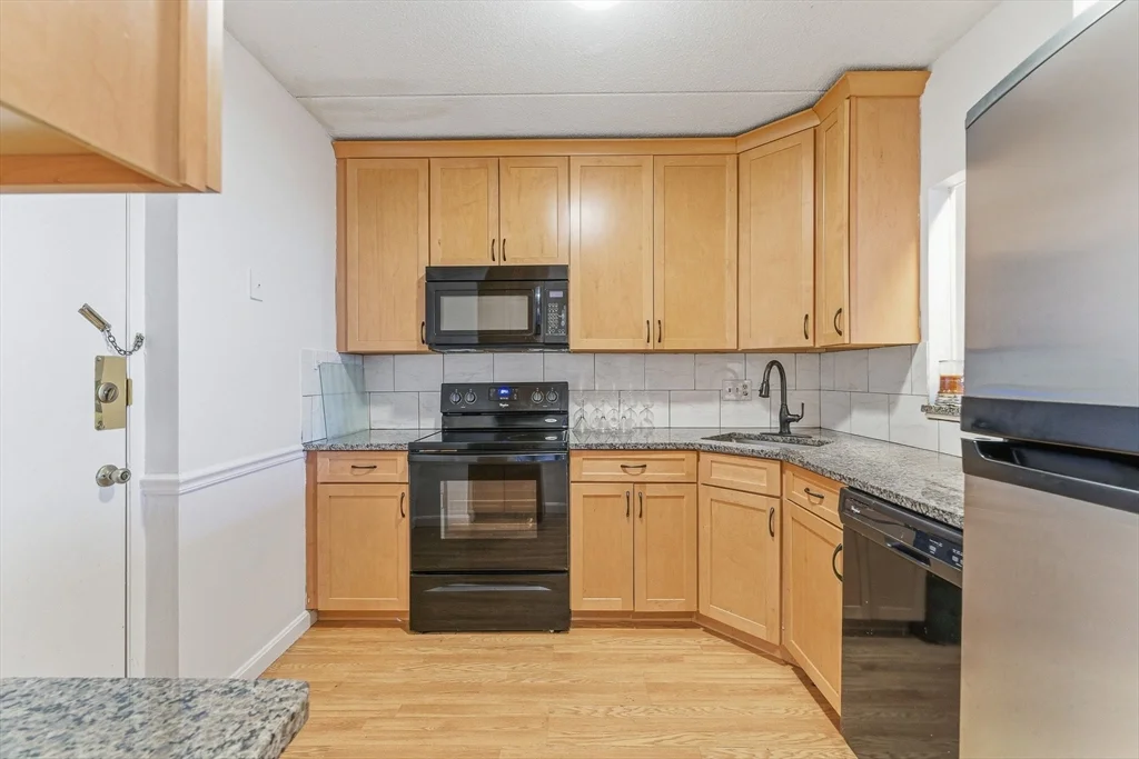 2 bed, 1 bath apartment for rent at 1011 Main St Unit 5, Woburn — photo 1 of 26