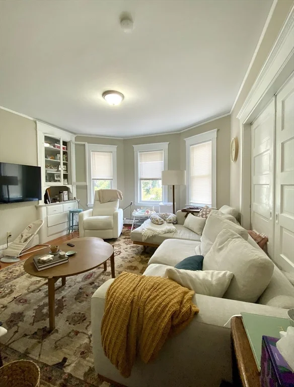 3 bed, 1 bath apartment for rent at 1011 Washington St Unit 1, Newton — photo 5 of 17